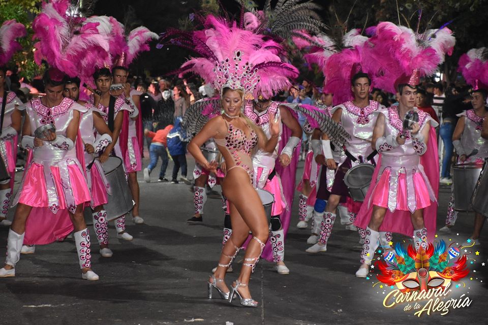 CASTELLI: Más de 10 mil personas disfrutaron del Carnaval CASTELLI: Más de 10 mil personas disfrutaron del Carnaval