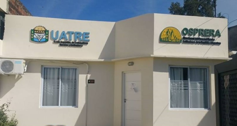 GRAL BELGRANO: UATRE entrega guardapolvos a sus afiliados GRAL BELGRANO: UATRE entrega guardapolvos a sus afiliados