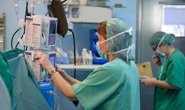 El Gobierno analiza darles un bono de 30 mil pesos a profesionales de la salud