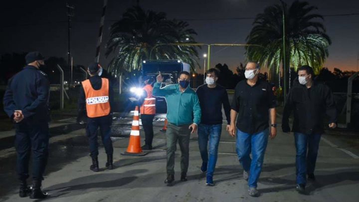 CASTELLI: Berni visitó la ciudad y recorrió el barrio de Policía que está finalizando el municipio.