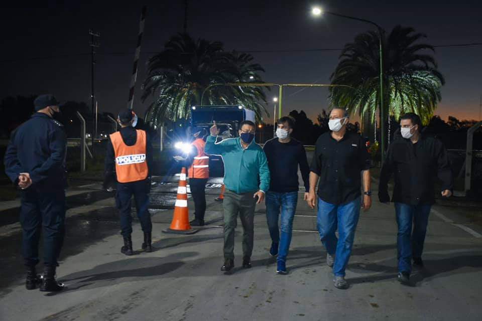 CASTELLI: Berni visitó la ciudad y recorrió el barrio de Policía que está finalizando el municipio.