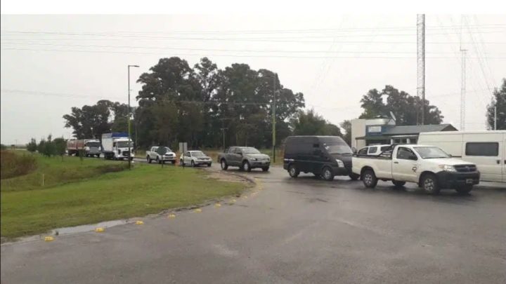 PILA: Vecinos enojados organizan marcha y protesta ante el traslado de policías