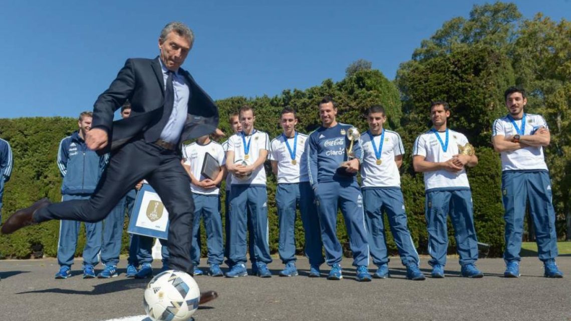 Reapareció Macri para anunciar que organizará un partido de fútbol en medio de la pandemia Reapareció Macri para anunciar que organizará un partido de fútbol en medio de la pandemia