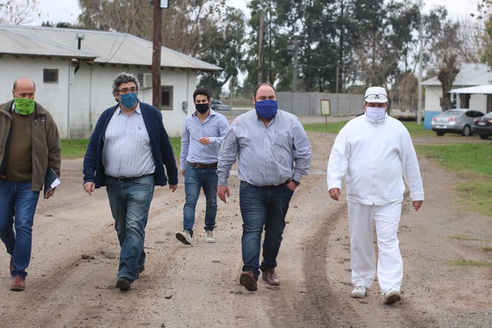 RANCHOS: El Ministro de Desarrollo Agrario visitó la Ciudad y recorrió el Frigorífico y planta de lácteos junto al intendente