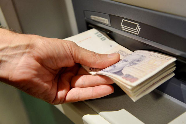 LAS FLORES: Empleados municipales cobran con el 15 por ciento de aumento LAS FLORES: Empleados municipales cobran con el 15 por ciento de aumento