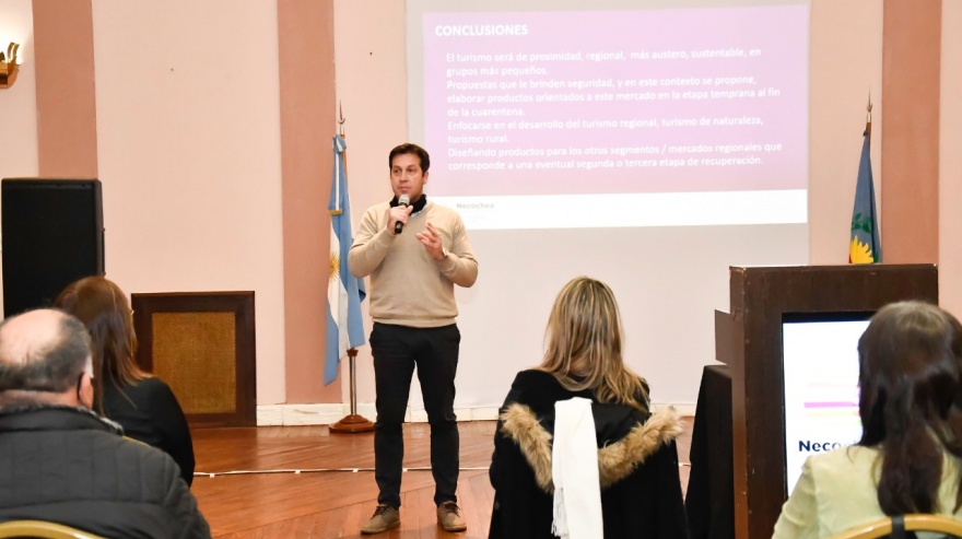 NECOCHEA: El intendente se reunió con operadores gastronómicos y hoteleros para planificar la post-pandemia NECOCHEA: El intendente se reunió con operadores gastronómicos y hoteleros para planificar la post-pandemia