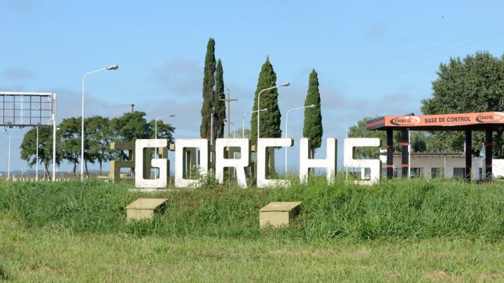 Vecinos de GORCHS reclaman soluciones al intendente Dinapoli. El mal estado del agua y el acceso los principales pedidos