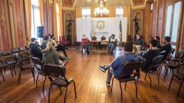 LAS FLORES: Desde hoy comenzaron a funcionar los gimnasios, canchas de pádel, tenis y golf.