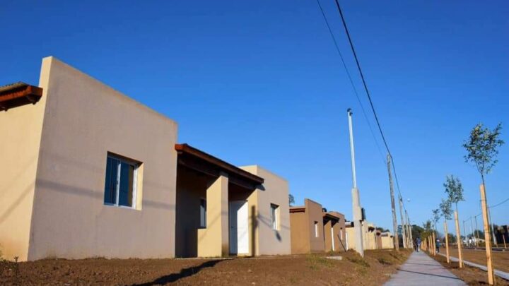 CASTELLI: El Municipio firmó convenio con Nación para urbanizar 70 lotes