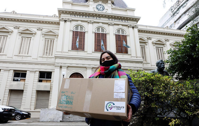 Comenzó la entrega gratuita de computadoras a estudiantes de la UNLP