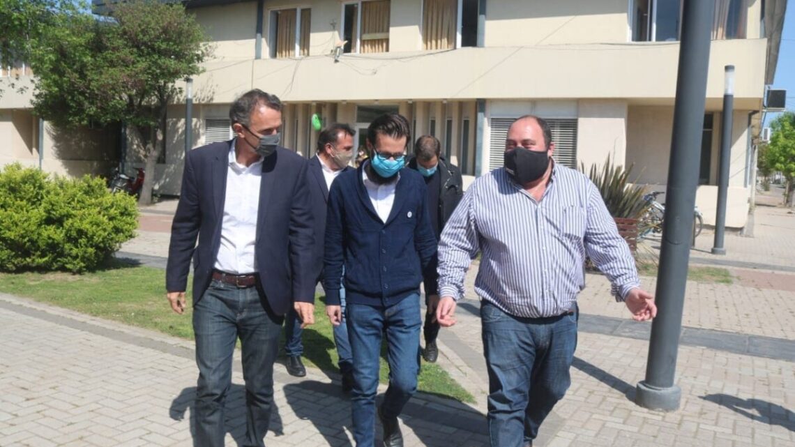 Katopodis pasó por RANCHOS y firmó convenio para obras Katopodis pasó por RANCHOS y firmó convenio para obras