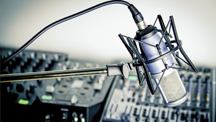 En PILA, brindan clases a través de una radio Municipal a niños y niñas del distrito