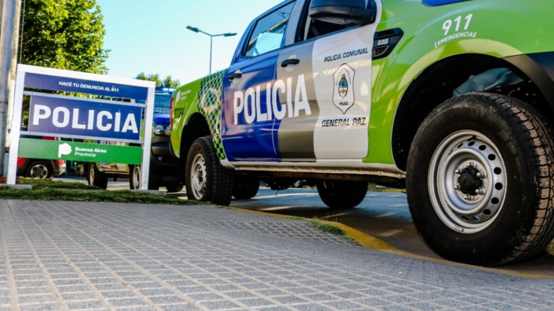 RANCHOS: El Intendente Álvarez entregó dos patrulleros 0 km RANCHOS: El Intendente Álvarez entregó dos patrulleros 0 km