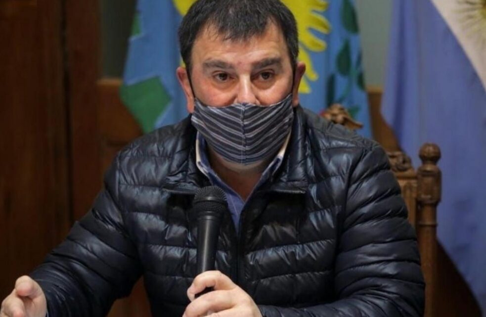 AZUL: Anuncian toque de queda ante el “descontrol de la noche” AZUL: Anuncian toque de queda ante el “descontrol de la noche”