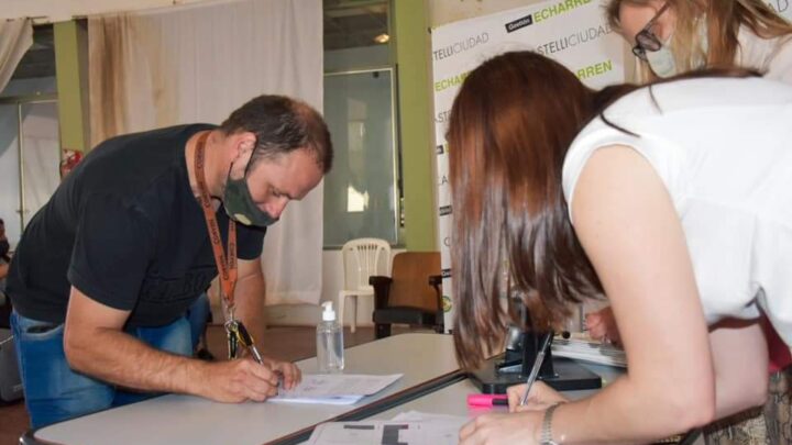 Familias de Castelli participaron del sorteo de lotes realizado por el Municipio