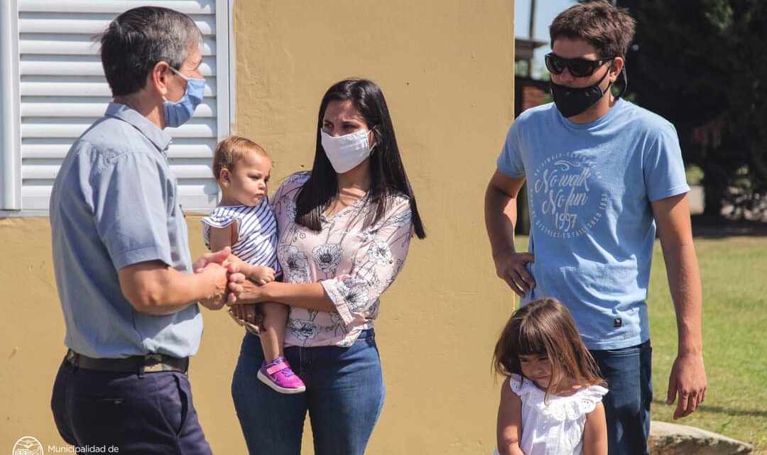 LEZAMA: El intendente Harispe entregó 11 viviendas a familias adjudicatarias del PROFIDE. LEZAMA: El intendente Harispe entregó 11 viviendas a familias adjudicatarias del PROFIDE.