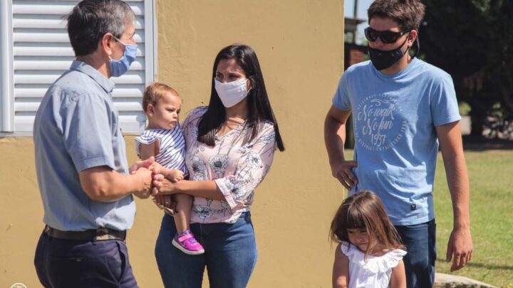 LEZAMA: El intendente Harispe entregó 11 viviendas a familias adjudicatarias del PROFIDE.