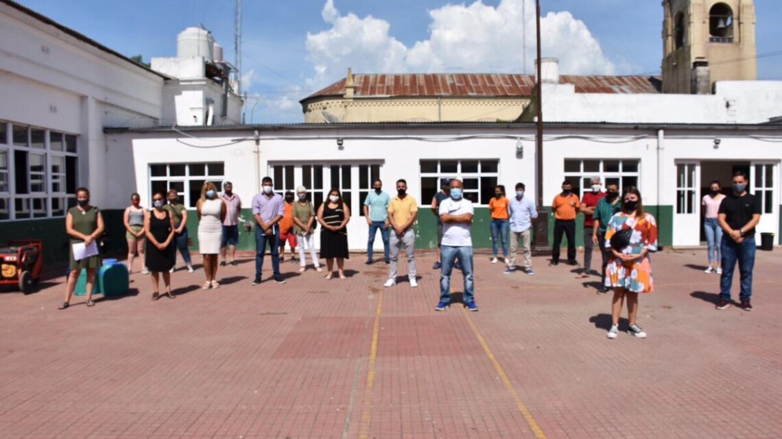 Funcionarios de la Región Sanitaria visitaron Castelli para supervisar el Centro de Vacunación Funcionarios de la Región Sanitaria visitaron Castelli para supervisar el Centro de Vacunación