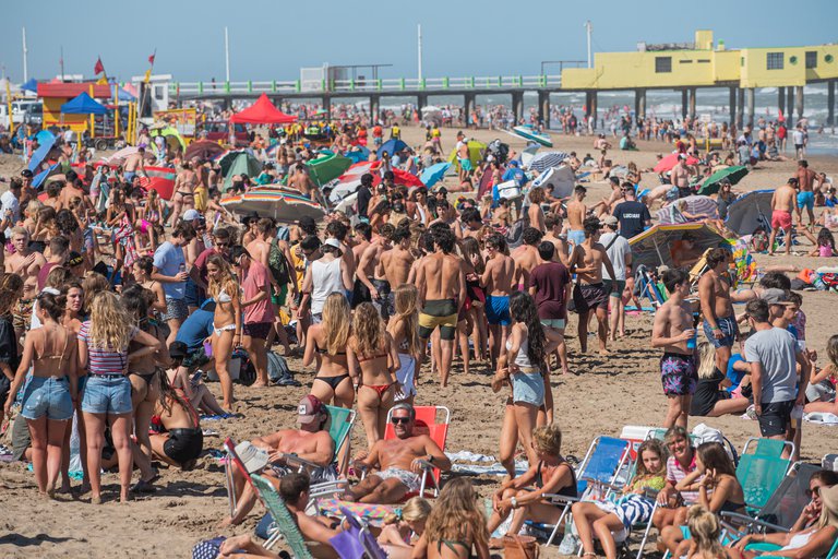 Kicillof se reúne con intendentes de la costa para evaluar situación sanitaria por coronavirus