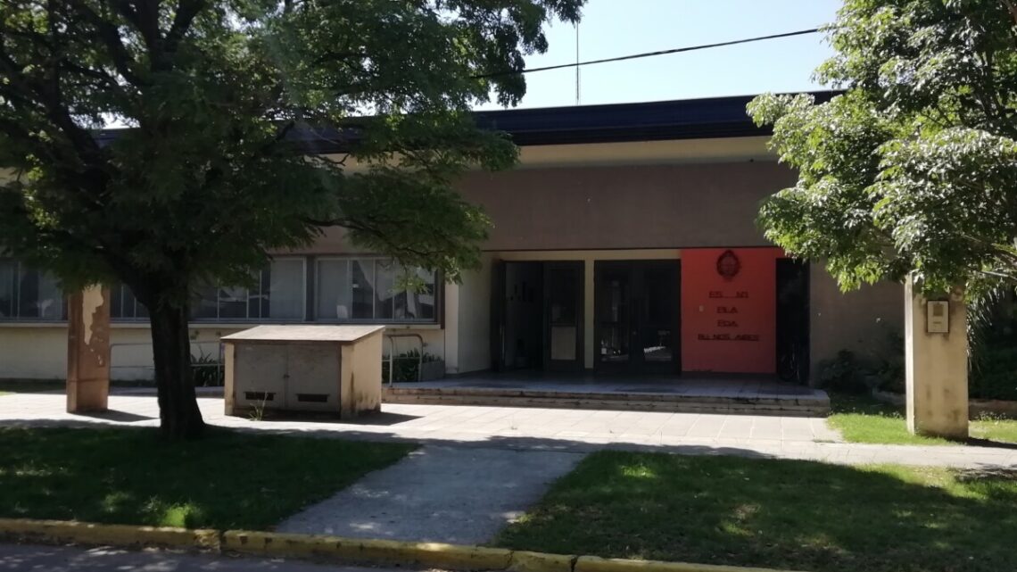 FELIPE BURS: “Después de 4 años vamos a poder recibir mobiliario para las Escuelas de Pila”. FELIPE BURS: “Después de 4 años vamos a poder recibir mobiliario para las Escuelas de Pila”.