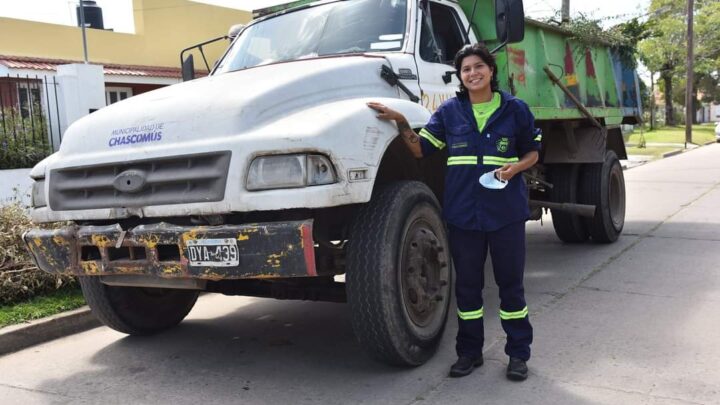 CHASCOMUS: Rocío, es la primera mujer que se incorpora al Municipio como chófer
