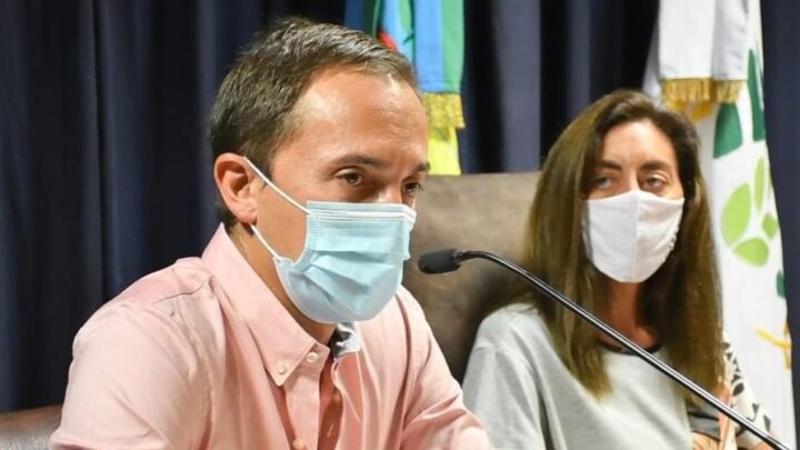 Interpelaron al Director Larrañaga y no pudo explicar por qué vacunó a funcionarios municipales