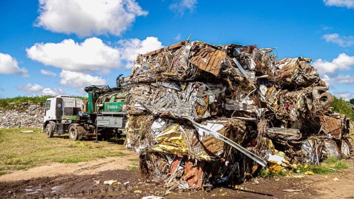 LAS FLORES: El Municipio continúa realizando la venta de material reciclable