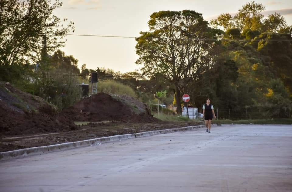 Quedó habilitado al tránsito el nuevo tramo asfaltado de calle Naveiro Quedó habilitado al tránsito el nuevo tramo asfaltado de calle Naveiro