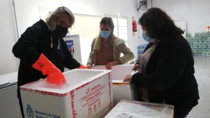 LAS FLORES: Llegaron 300 dosis de la vacuna Sputnik V para la aplicación de la primera dosis