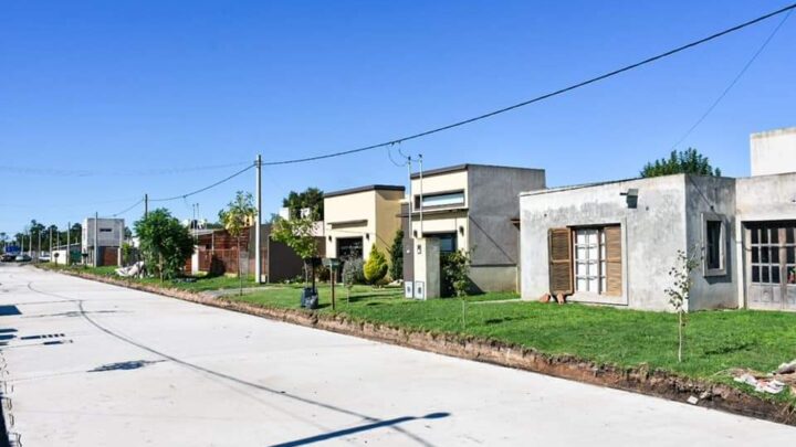 CASTELLI: Avanza la obra de asfalto en el barrio 17 de octubre y calle Saavedra  
