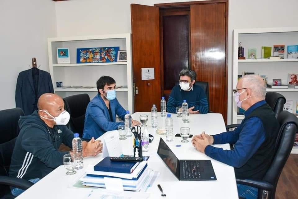CASTELLI: El intendente se reunió con Gollan y acordó la entrega de equipamiento médico CASTELLI: El intendente se reunió con Gollan y acordó la entrega de equipamiento médico