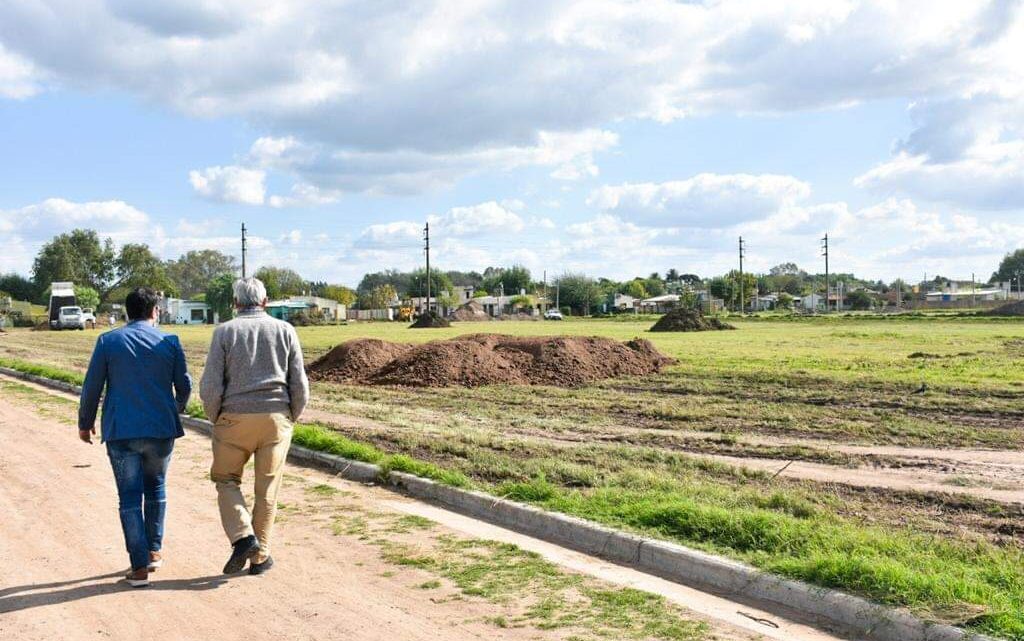 CASTELLI: Comenzó la construcción de un nuevo Barrio de viviendas CASTELLI: Comenzó la construcción de un nuevo Barrio de viviendas