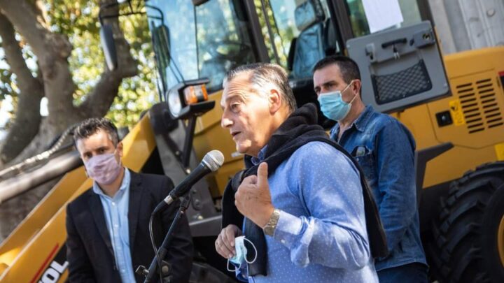 LAS FLORES: El Municipio adquirió 3 nuevas Palas Cargadoras 
