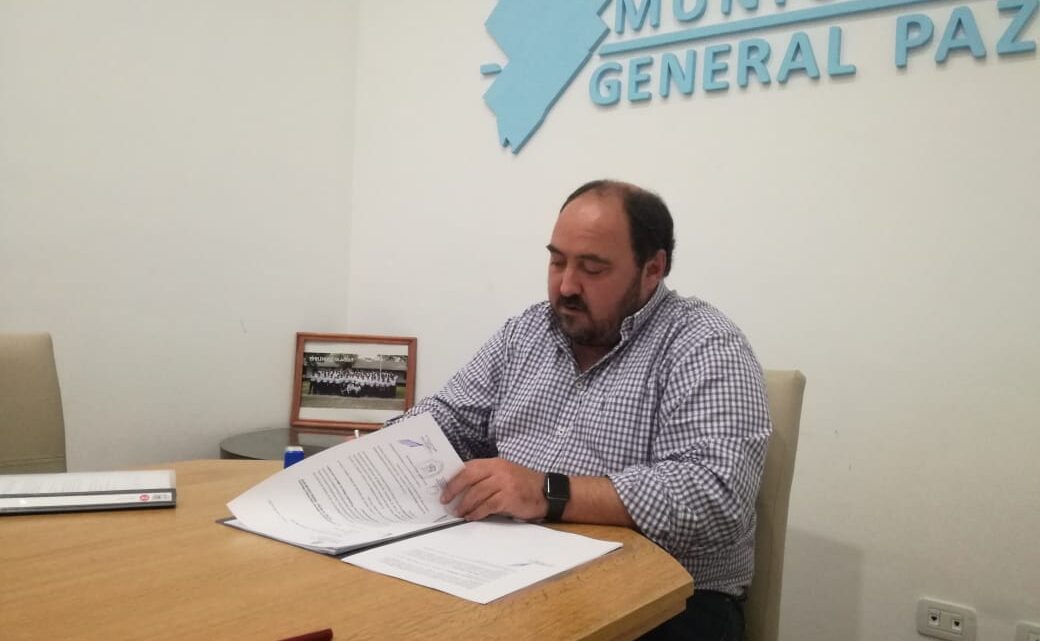 RANCHOS: Álvarez firmó convenio para obras de asfalto en Villanueva y Loma Verde RANCHOS: Álvarez firmó convenio para obras de asfalto en Villanueva y Loma Verde