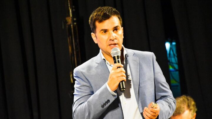 Castelli es el primer municipio del interior en solicitar la suspensión de las clases presenciales