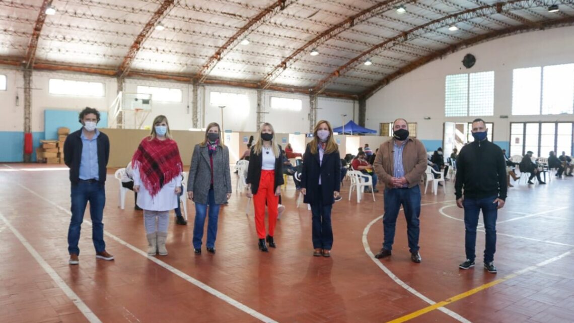 Victoria Tolosa Paz recorrió el centro de vacunación de Ranchos Victoria Tolosa Paz recorrió el centro de vacunación de Ranchos