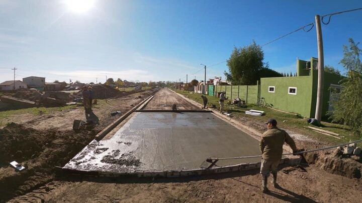 CASTELLI: Avanza la obra de asfalto en el Barrio 17 de Octubre