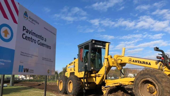 Se inició la obra de más de 5 Km de pavimento para unir Castelli y Pueblo Nuevo
