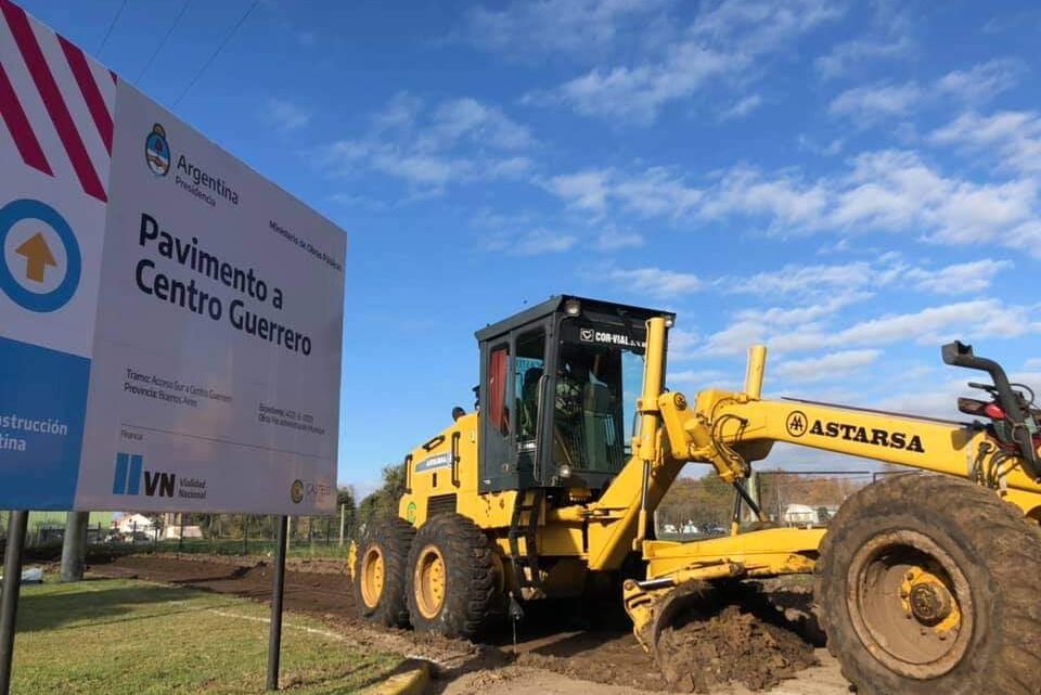 Se inició la obra de más de 5 Km de pavimento para unir Castelli y Pueblo Nuevo Se inició la obra de más de 5 Km de pavimento para unir Castelli y Pueblo Nuevo