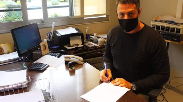 PILA: Sebastián Walker adelantó el pago del medio aguinaldo a los trabajadores municipales