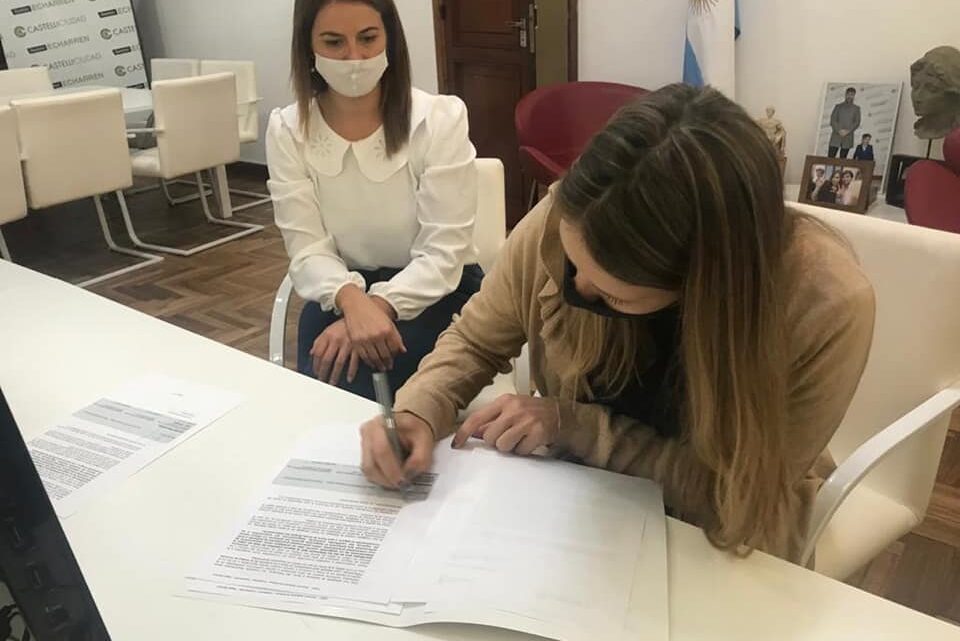 VECINOS DE CASTELLI ACCEDEN AL PROCREAR Y PARTICIPARON DEL LANZAMIENTO DEL PROGRAMA CON EL MINISTRO FERRARESI VECINOS DE CASTELLI ACCEDEN AL PROCREAR Y PARTICIPARON DEL LANZAMIENTO DEL PROGRAMA CON EL MINISTRO FERRARESI
