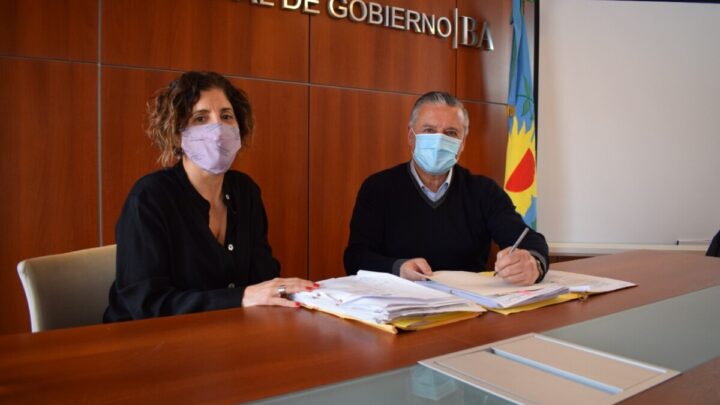 LAS FLORES: Gelene firmó la escritura por la cesión de un predio provincial