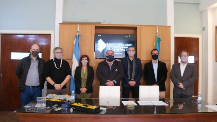 RANCHOS: El Municipio firma convenio con la Universidad de Lomas de Zamora para la llegada de carreras universitarias