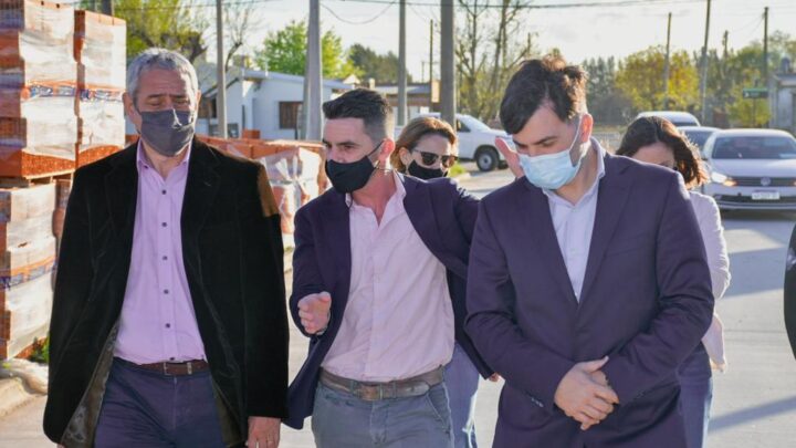 CASTELLI: EL MINISTRO FERRARESI CON  EL INTENDENTE SEBASTIAN ECHARREN ANUNCIARON  MÁS VIVIENDAS EN LA CIUDAD