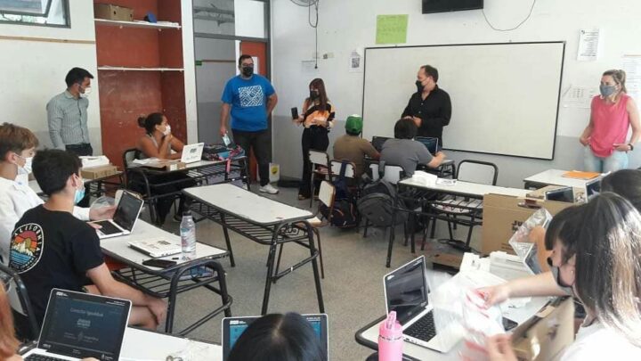 PILA: SE ENTREGARON MÁS DE 55 NETBOOKS PARA ALUMNOS DE LA ESCUELA SECUNDARIA