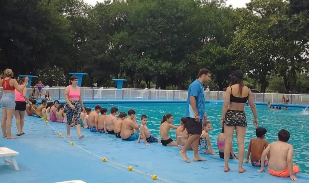 El Programa Provincial de la DGCYE Verano +ATR se está desarrollando exitosamente en los 7 distritos que conforman la Región Educativa 17. El Programa Provincial de la DGCYE Verano +ATR se está desarrollando exitosamente en los 7 distritos que conforman la Región Educativa 17.