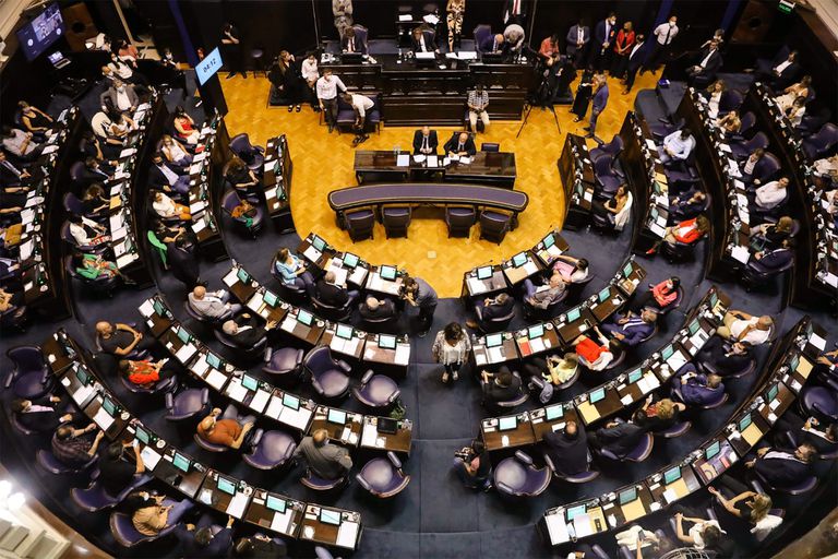 Re-reelección oficializada: qué intendentes podrán ir por otro mandato Re-reelección oficializada: qué intendentes podrán ir por otro mandato