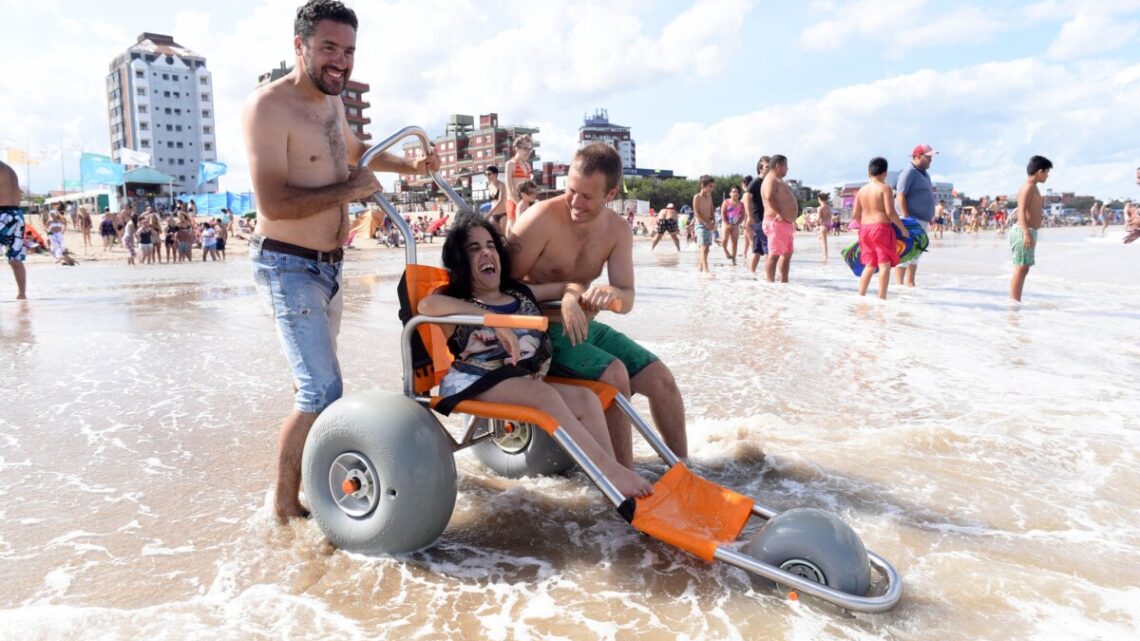 PLAYA INCLUSIVA: Villa Gesell posee una playa integrada de uso libre y gratuito PLAYA INCLUSIVA: Villa Gesell posee una playa integrada de uso libre y gratuito