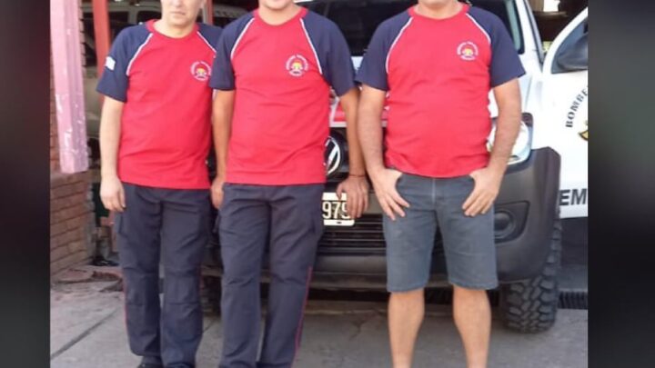 Bomberos de Castelli viajan a Corrientes para sumarse al combate del fuego