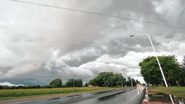 Tras la fuerte tormenta, sigue el mal tiempo y rige un alerta amarillo para la región